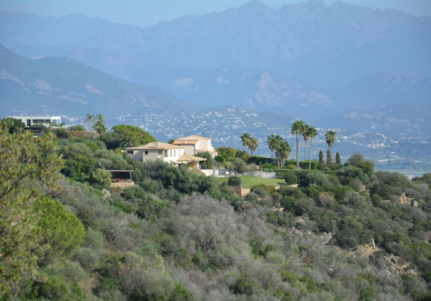 Comment maximiser la rentabilité de votre bien en location courte durée à Ajaccio ?